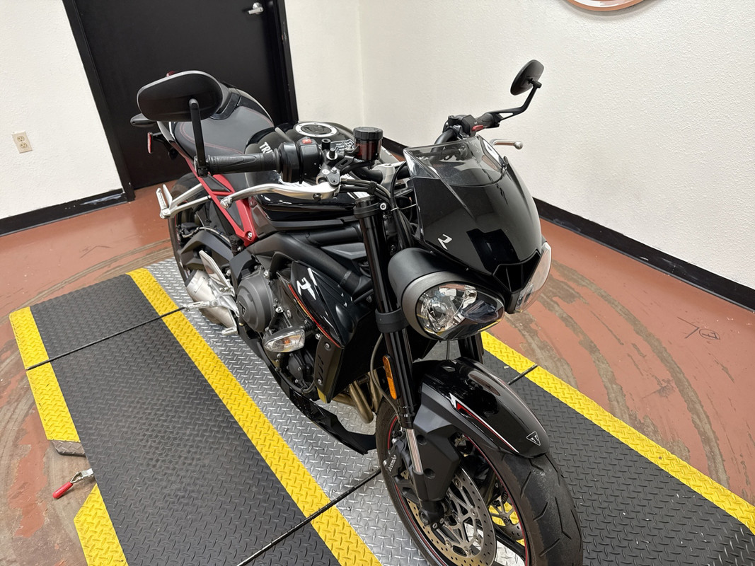 Street Triple R