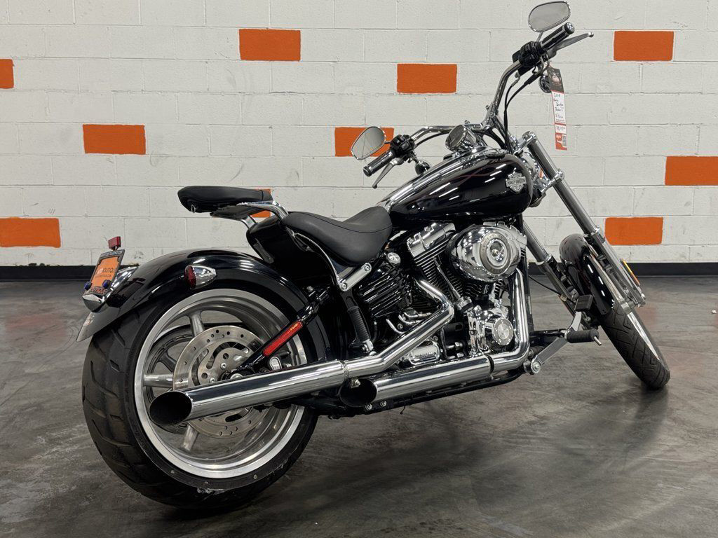 Softail® Rocker® C