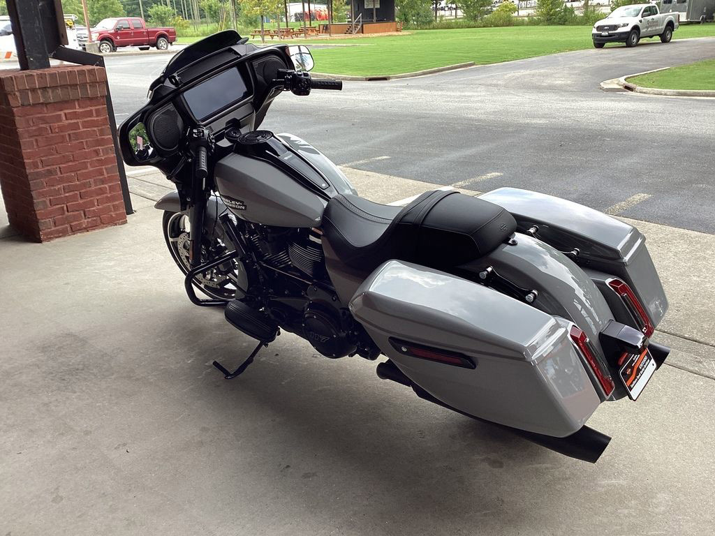 Street Glide®