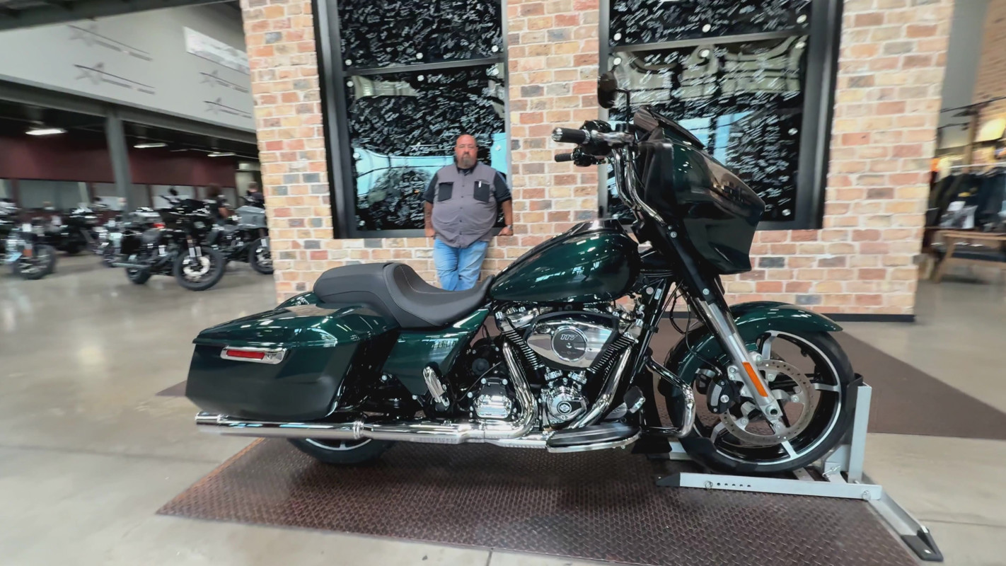 Street Glide®