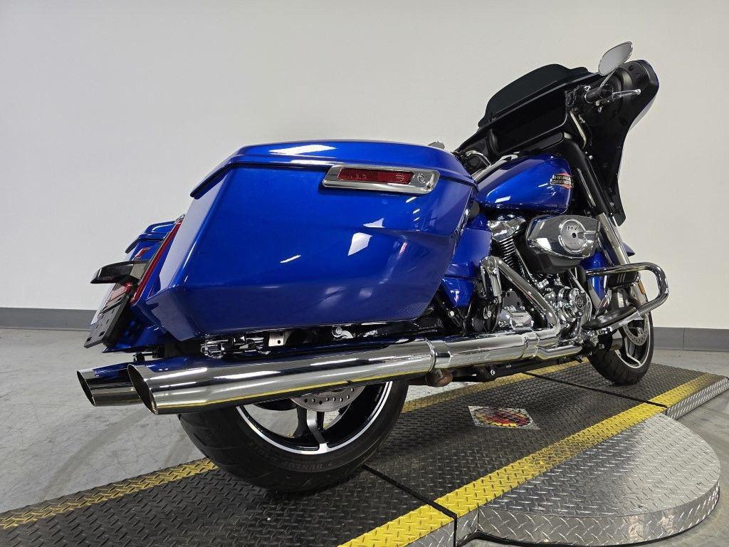 Street Glide®