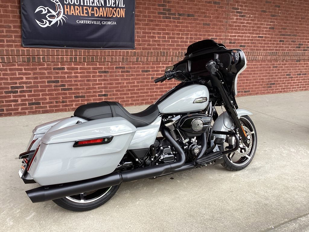Street Glide®