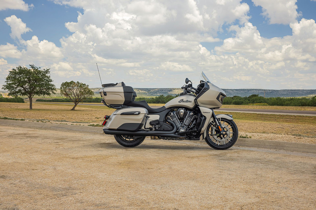 Pursuit Dark Horse Premium Package