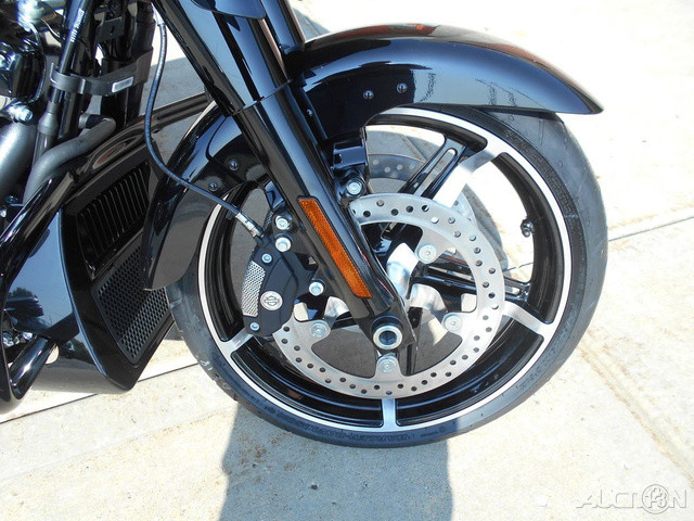 Street Glide®