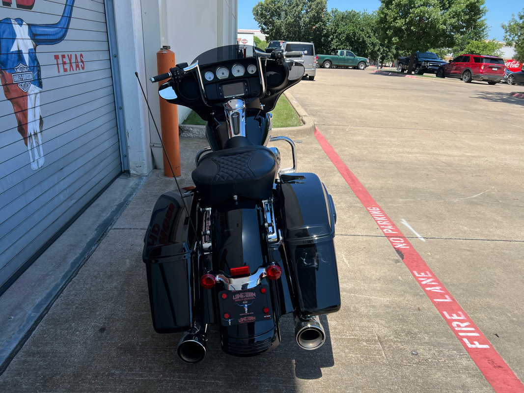 Street Glide®