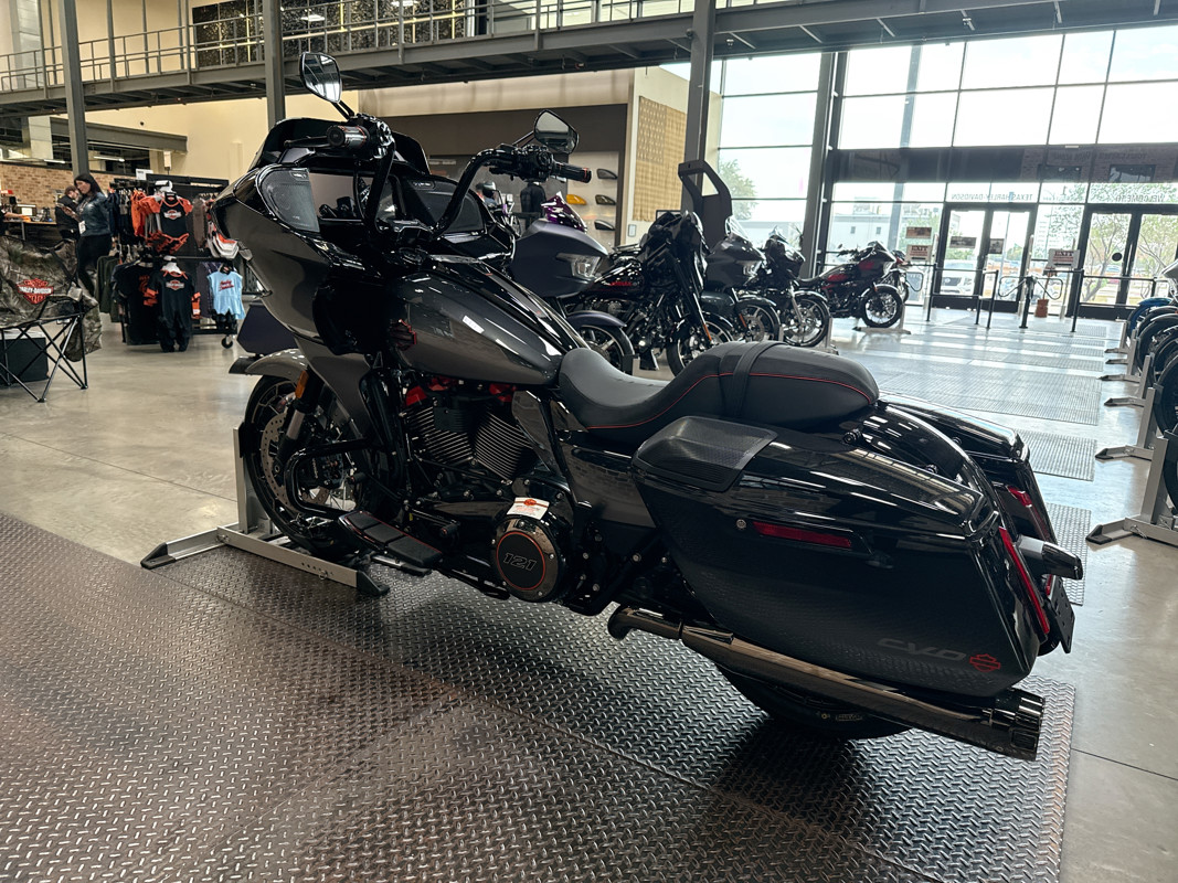 CVO® Road Glide®