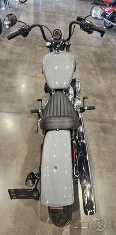 Street Bob®