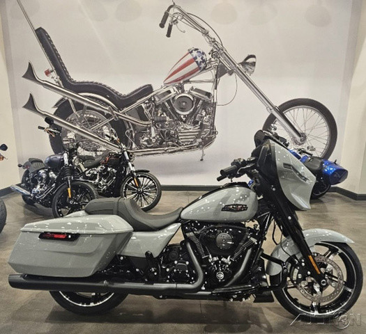 Street Glide®