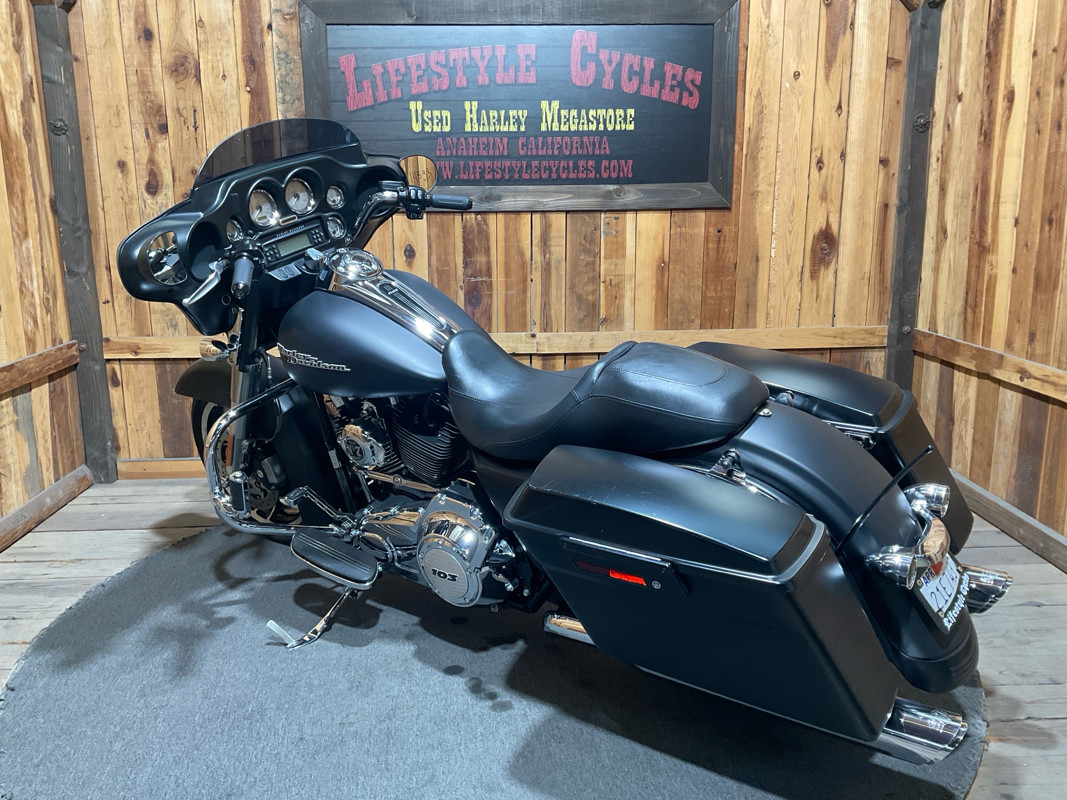 Street Glide®