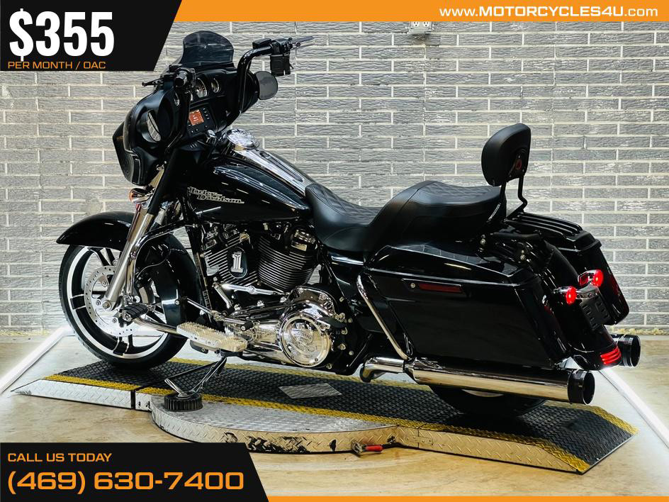 Street Glide®