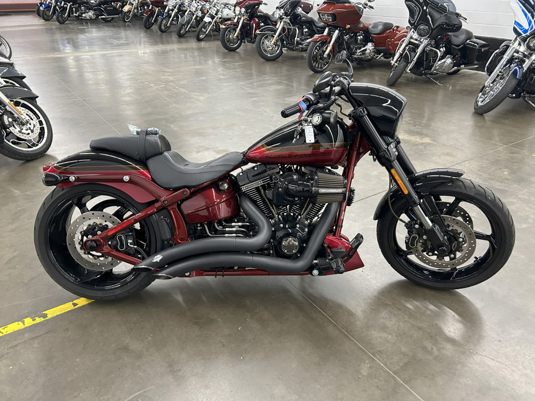 CVO® Pro Street Breakout®