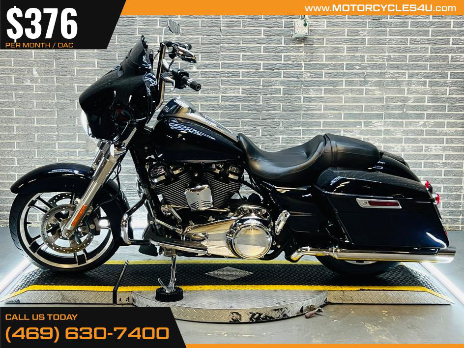 Street Glide®