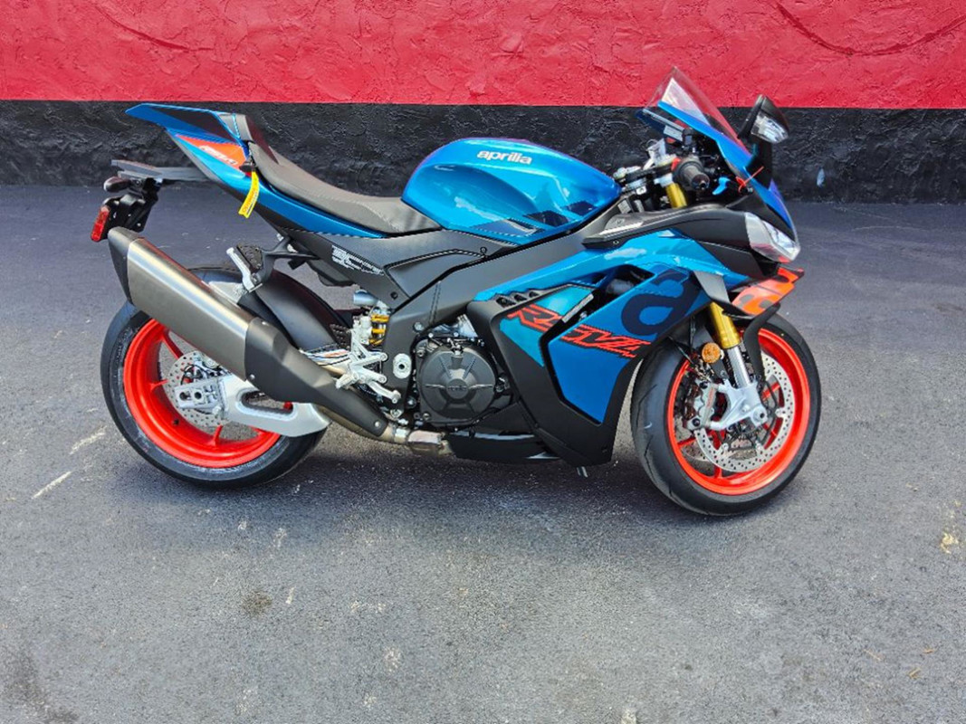 RSV4 1100