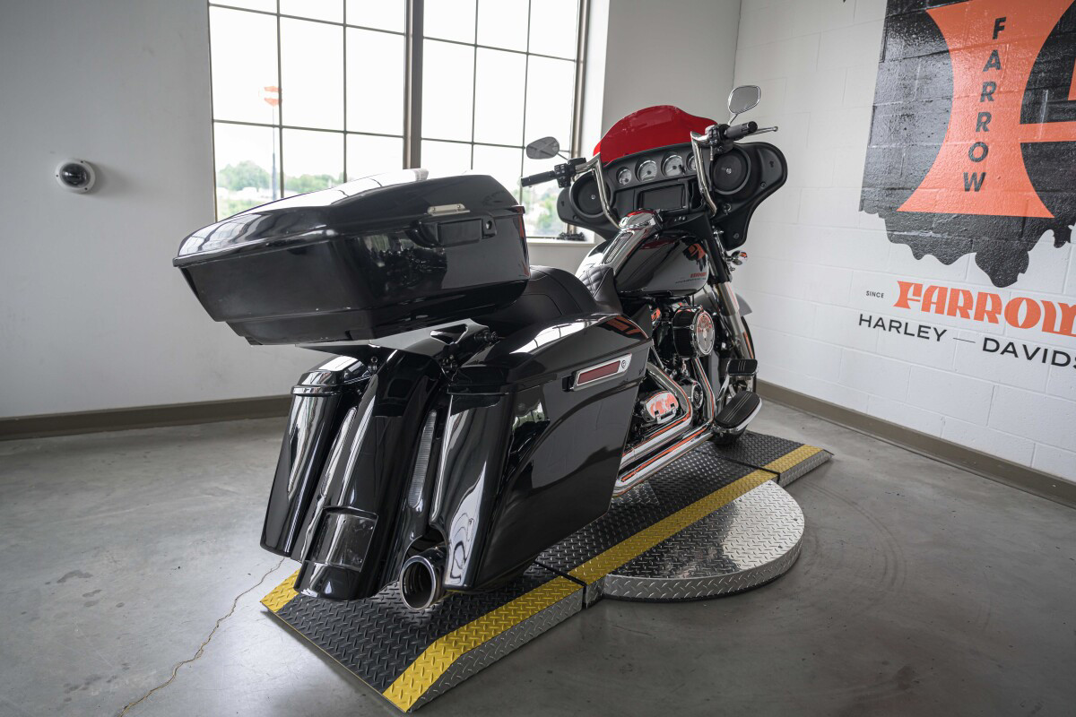Street Glide®