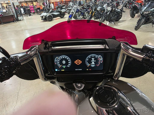Street Glide®