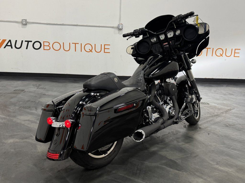 Street Glide®