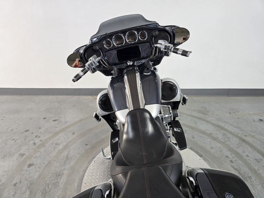 CVO® Street Glide®