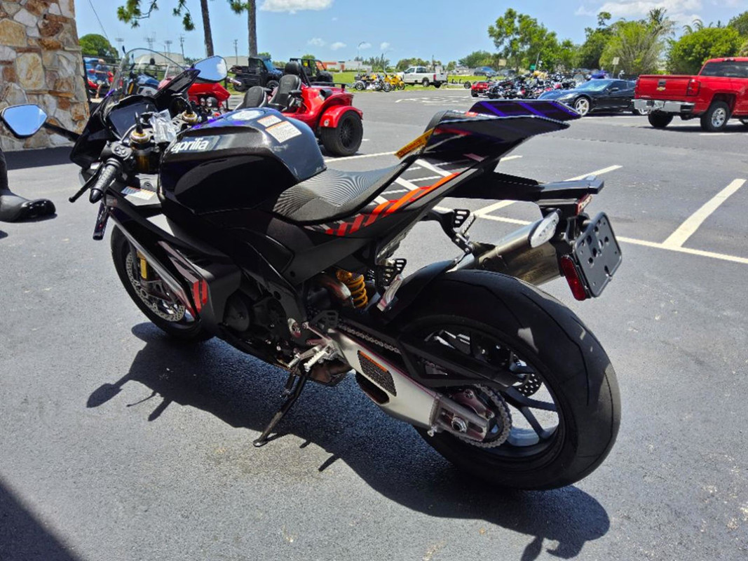 RSV4 1100