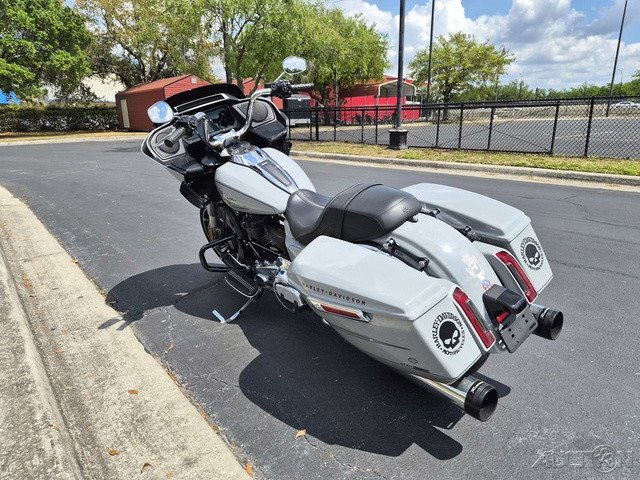 Road Glide®