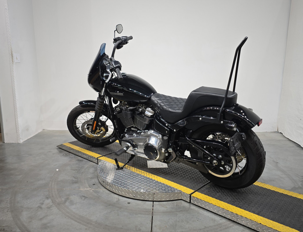 Street Bob®