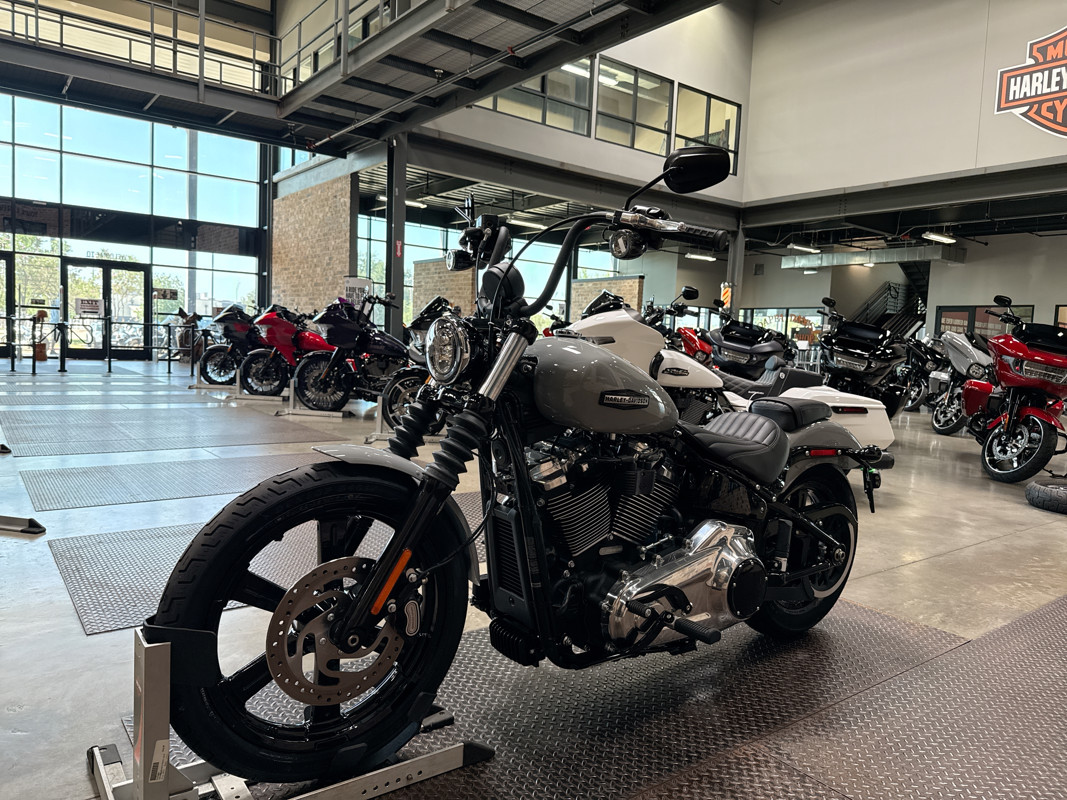 Street Bob®
