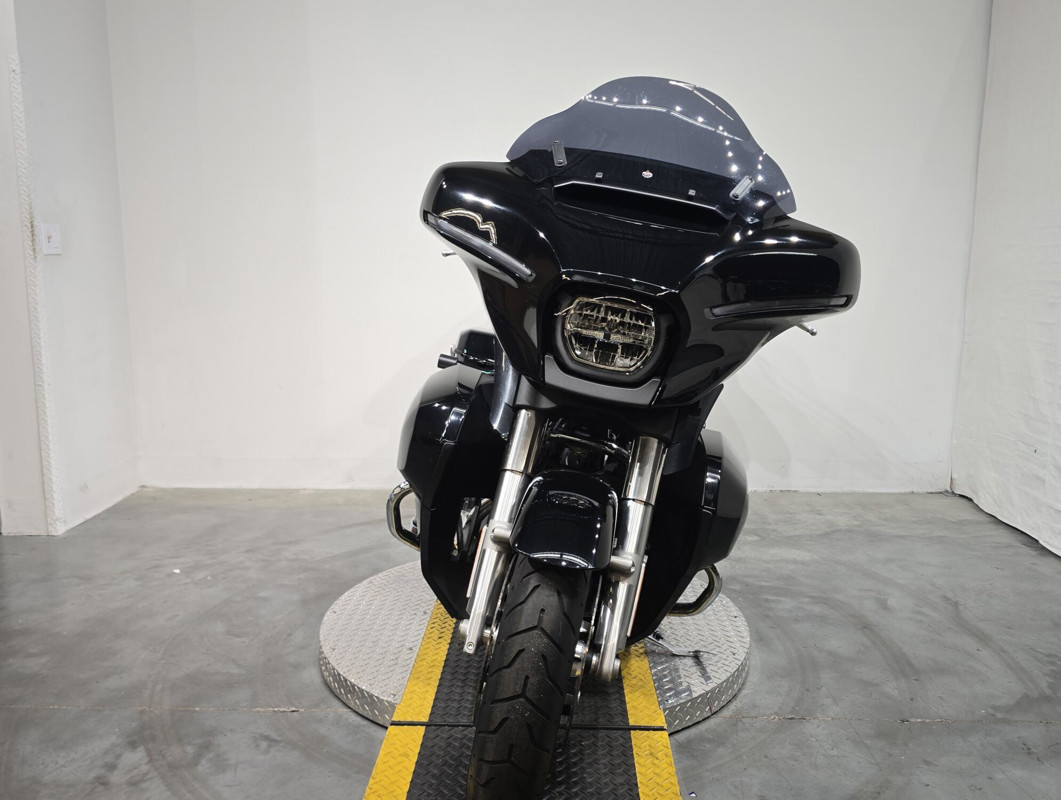 Street Glide®
