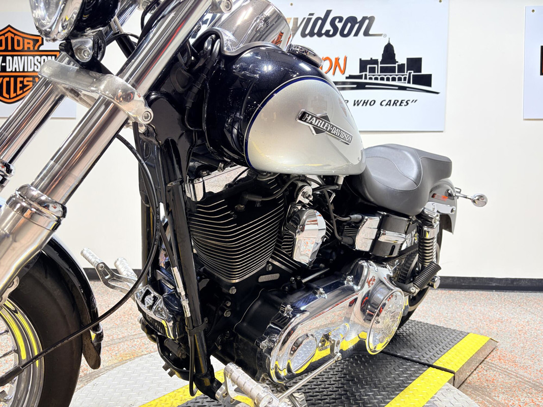 Dyna® Super Glide Custom