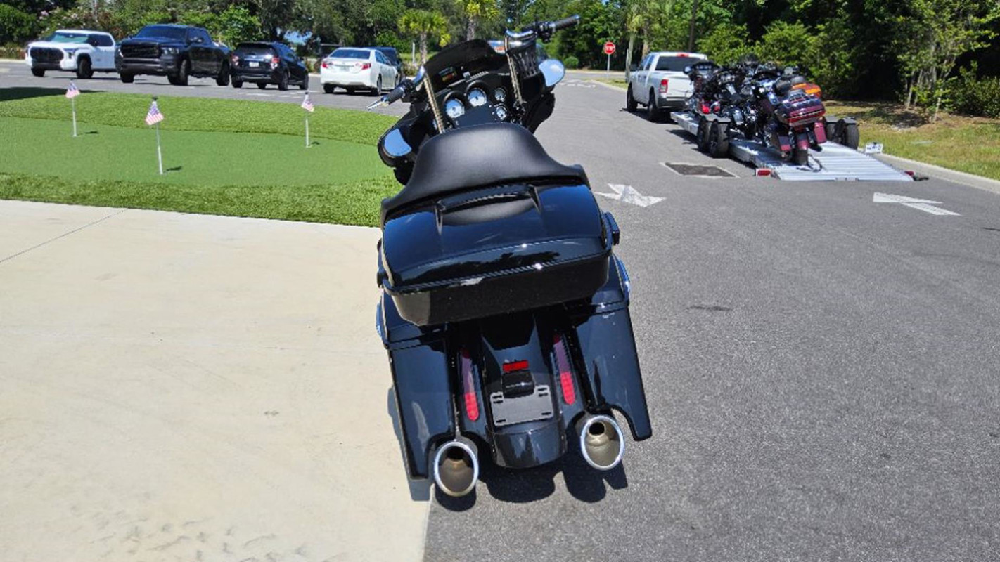 Street Glide®