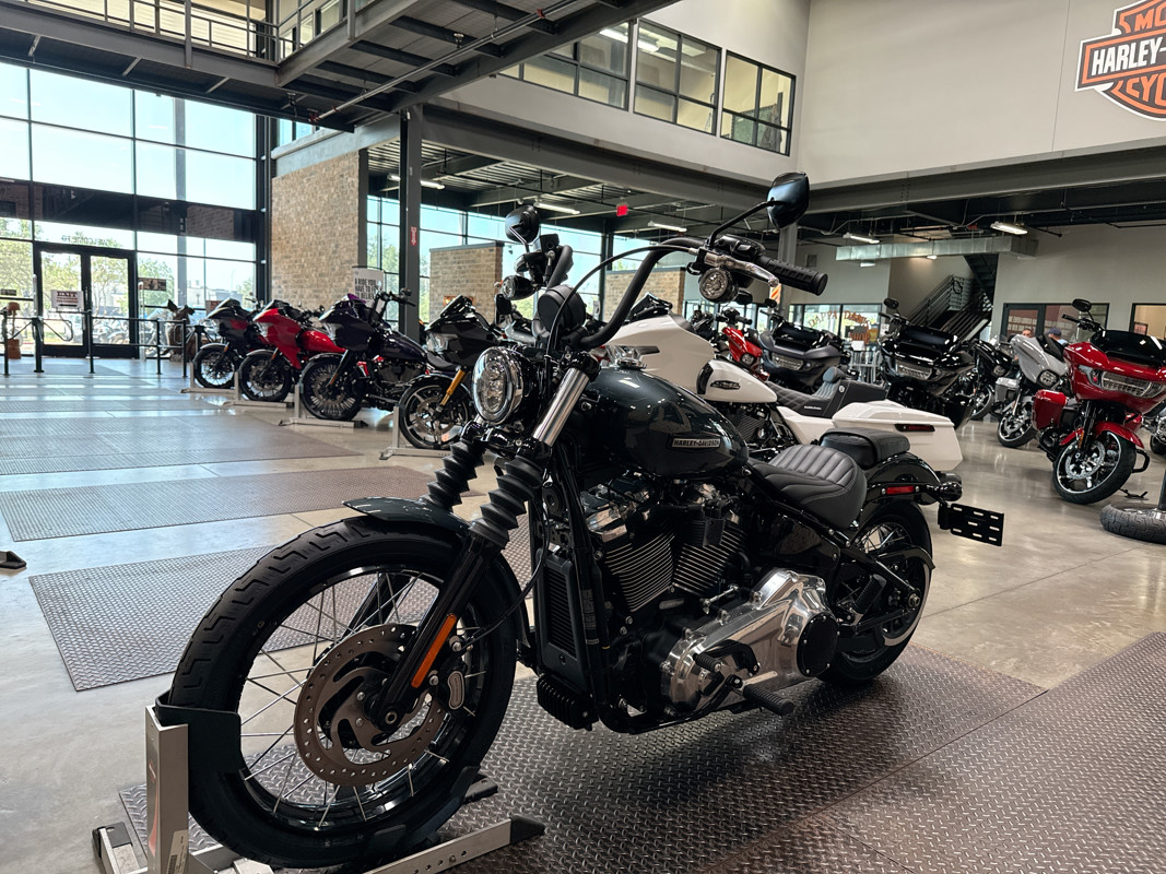 Street Bob®