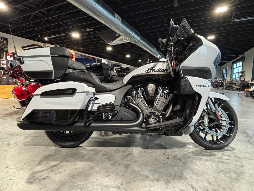 Pursuit Dark Horse 112