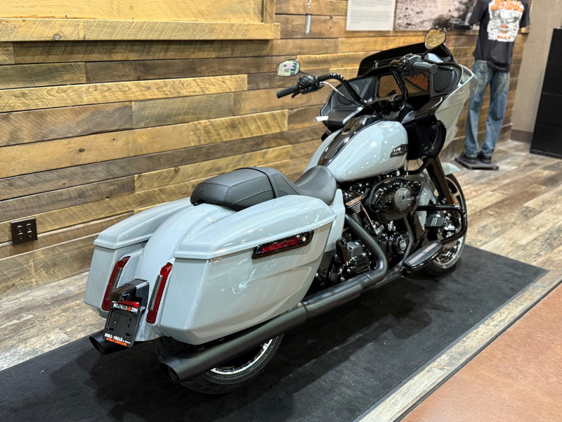 Road Glide®