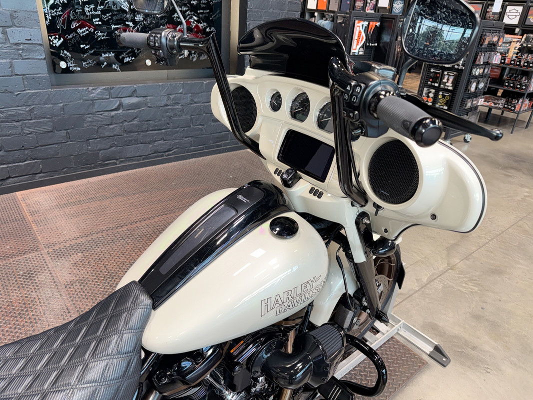Street Glide® ST