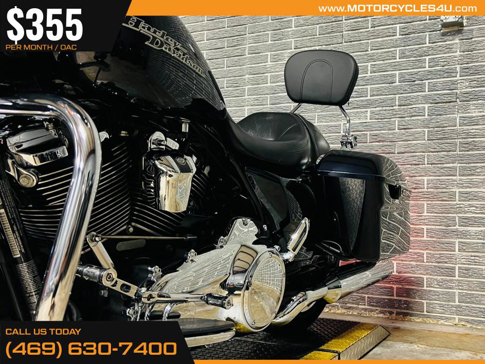 Street Glide®