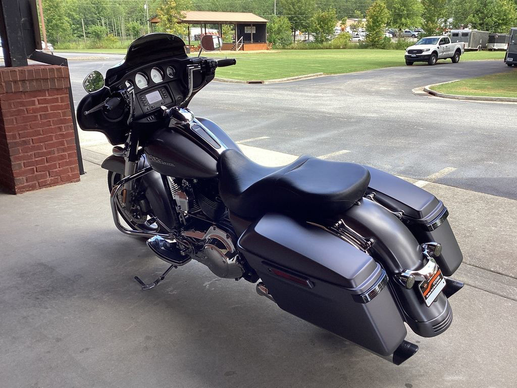 Street Glide®
