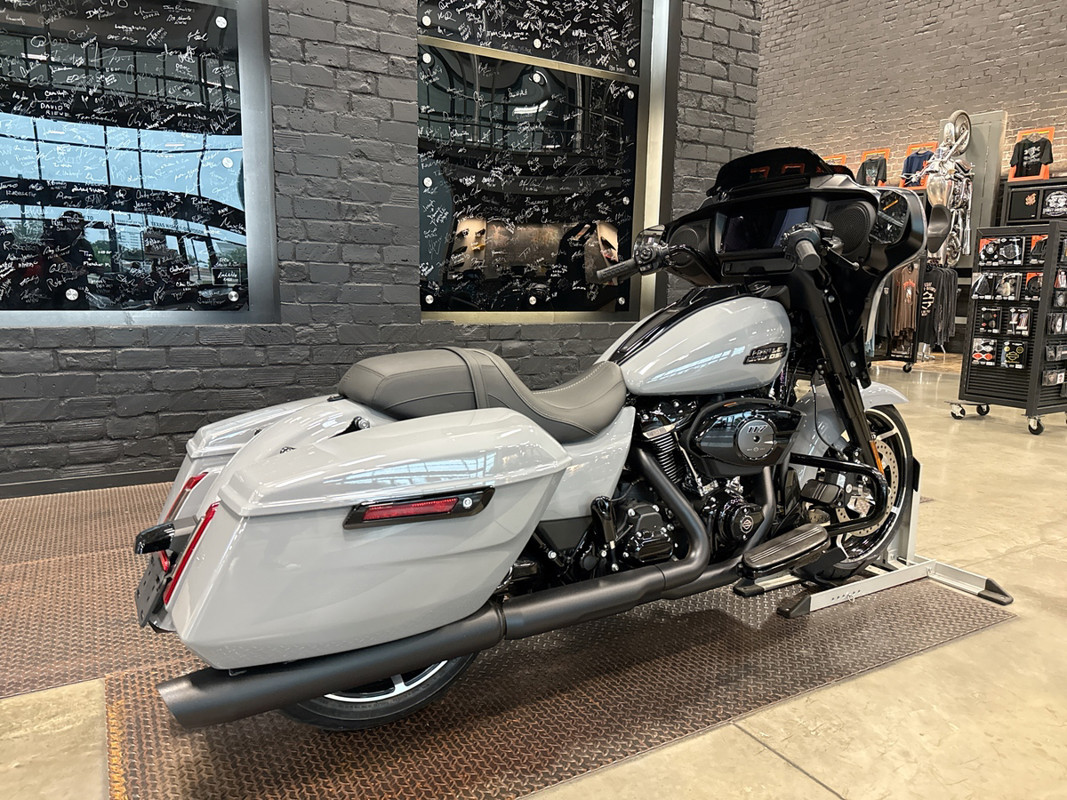 Street Glide®