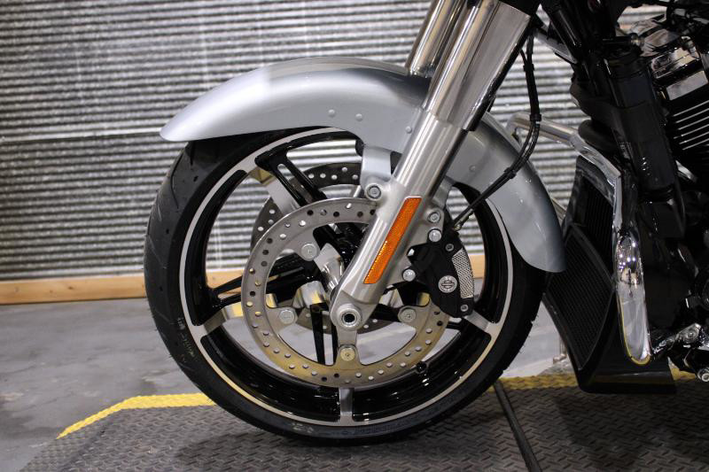 Road Glide®