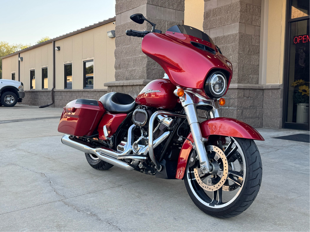 Street Glide®