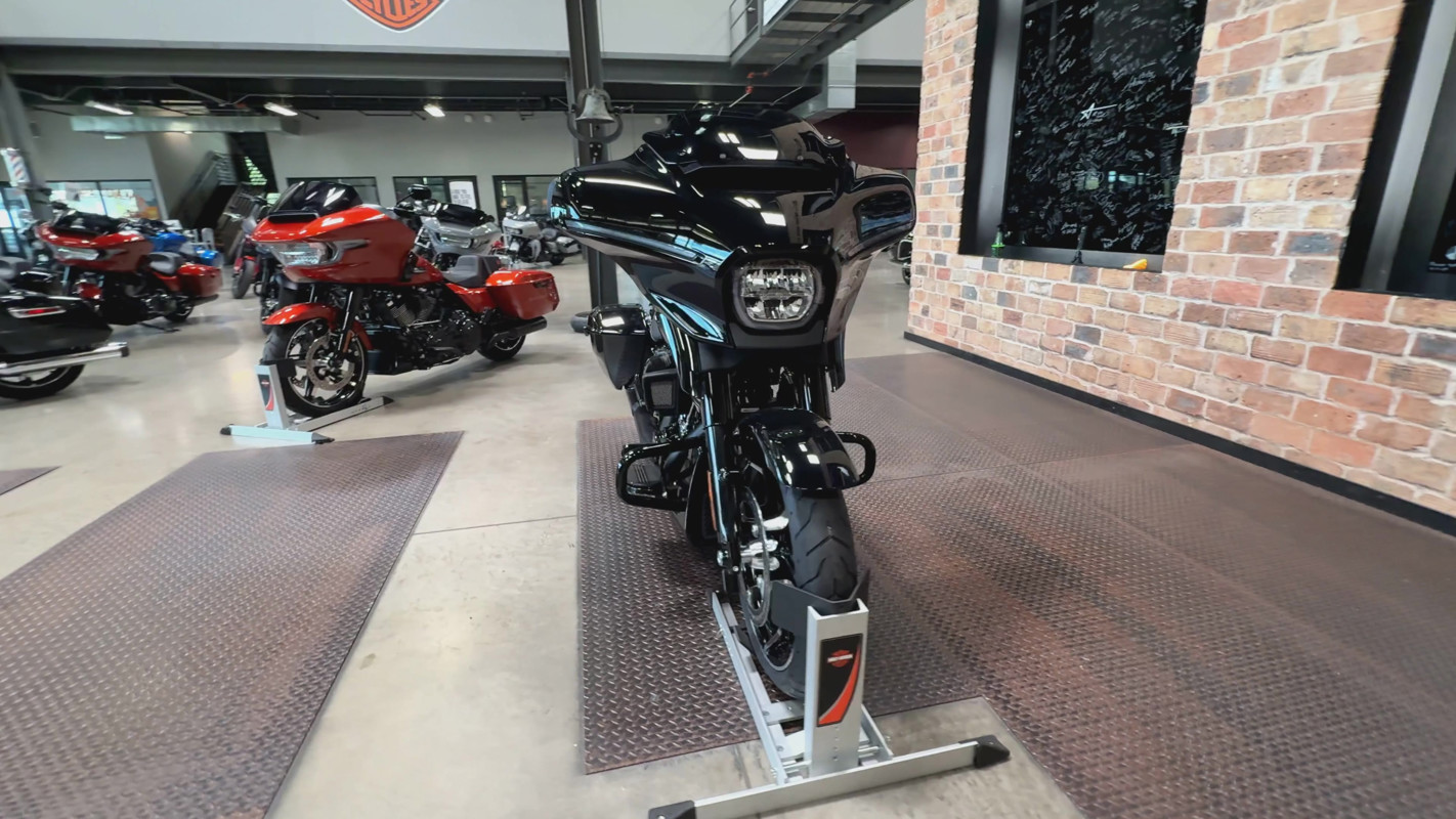 Street Glide®