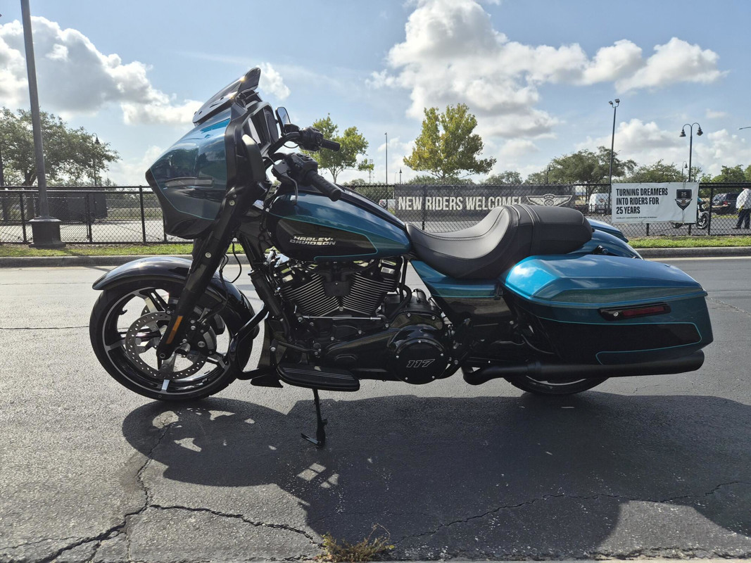 Street Glide®
