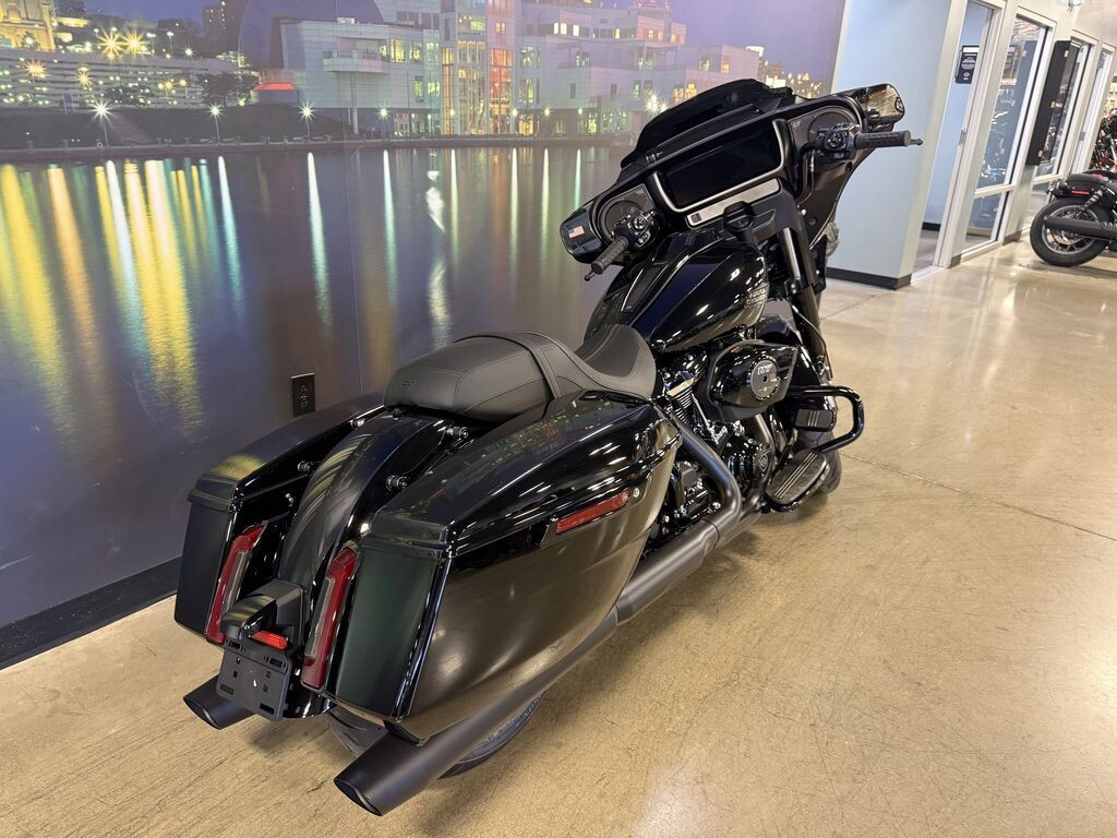 Street Glide®