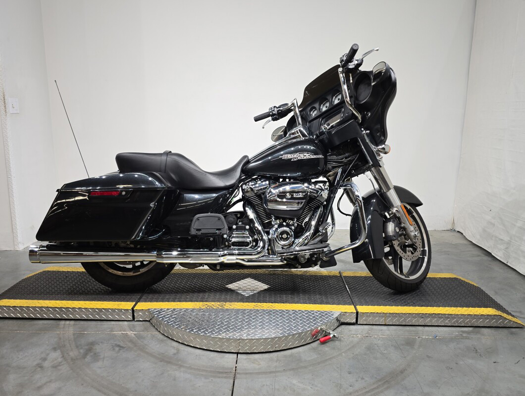 Street Glide®