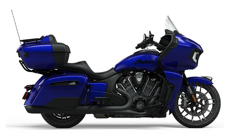 Pursuit Dark Horse Premium Package