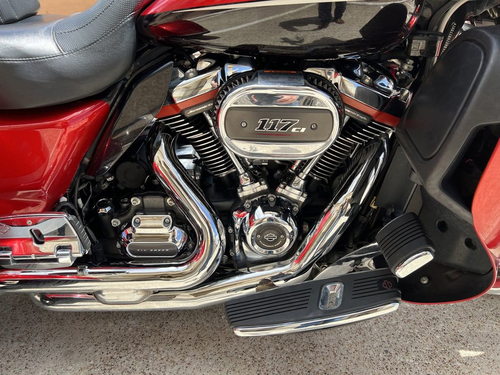 CVO® Tri Glide® Ultra