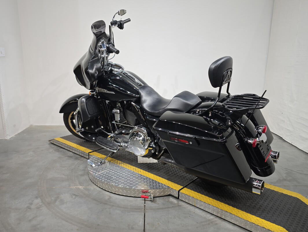 Street Glide®
