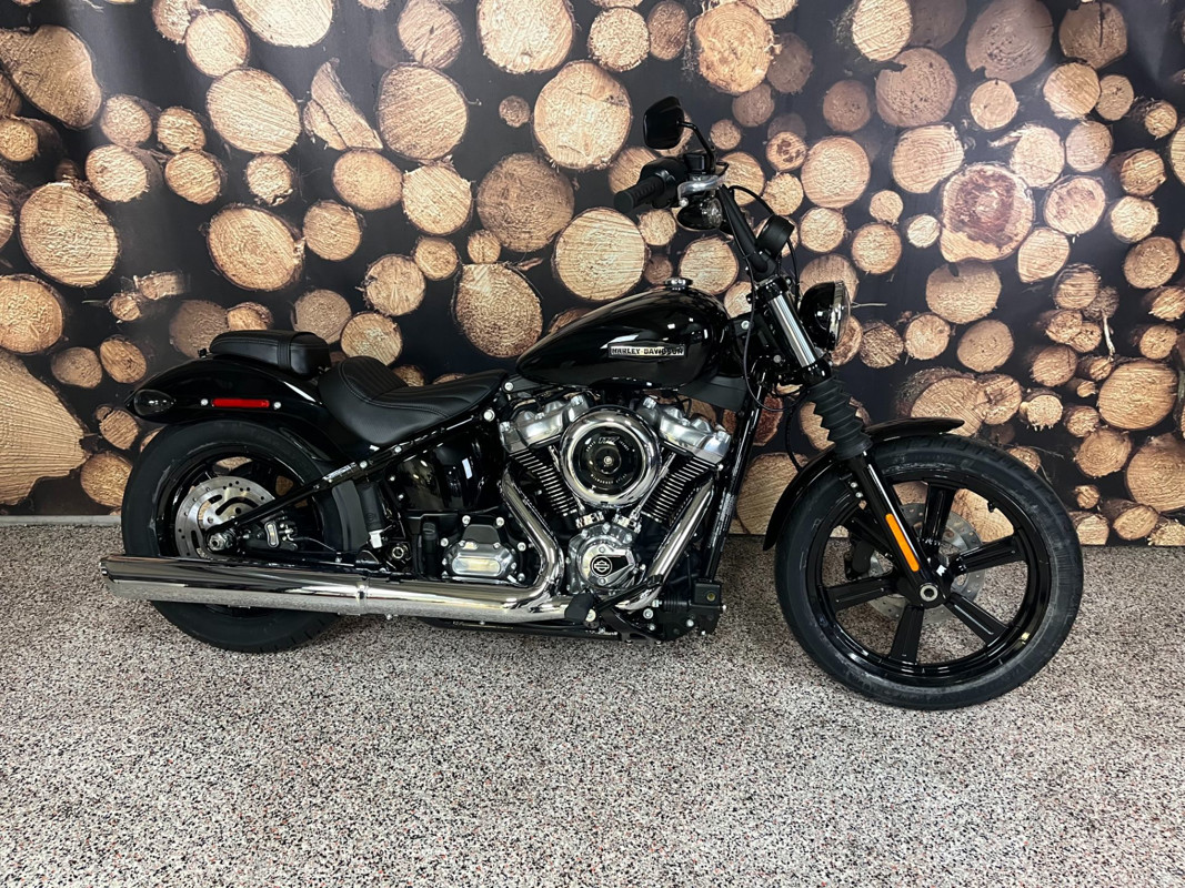 Street Bob®