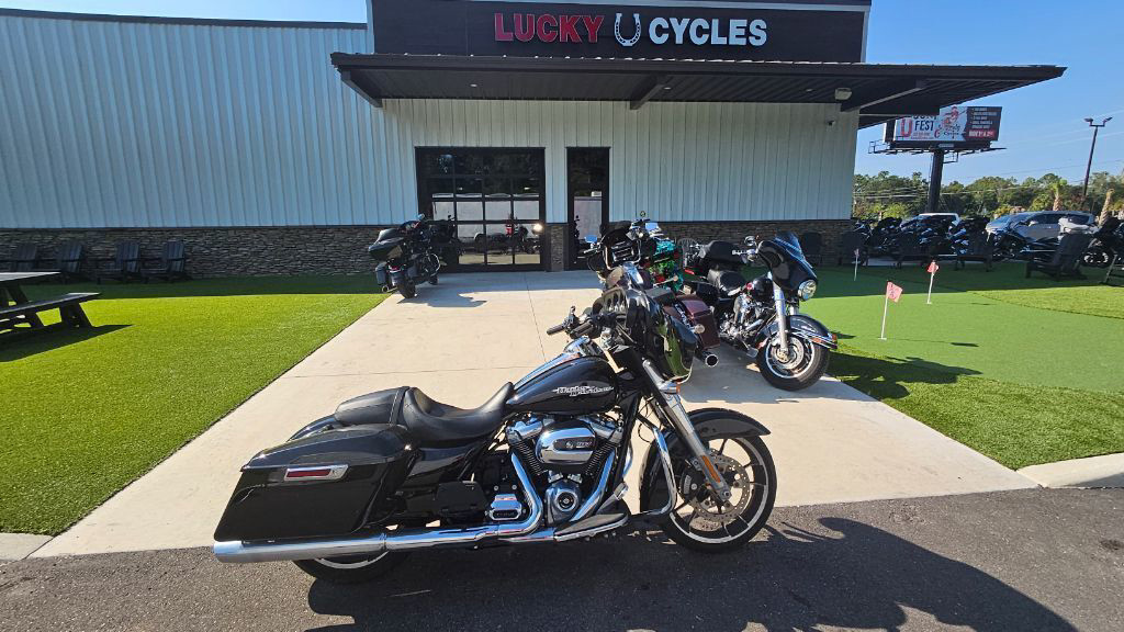 Street Glide®