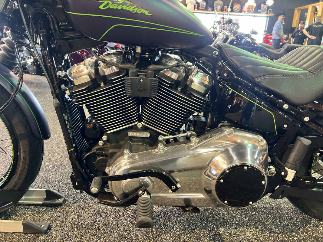 Street Bob®