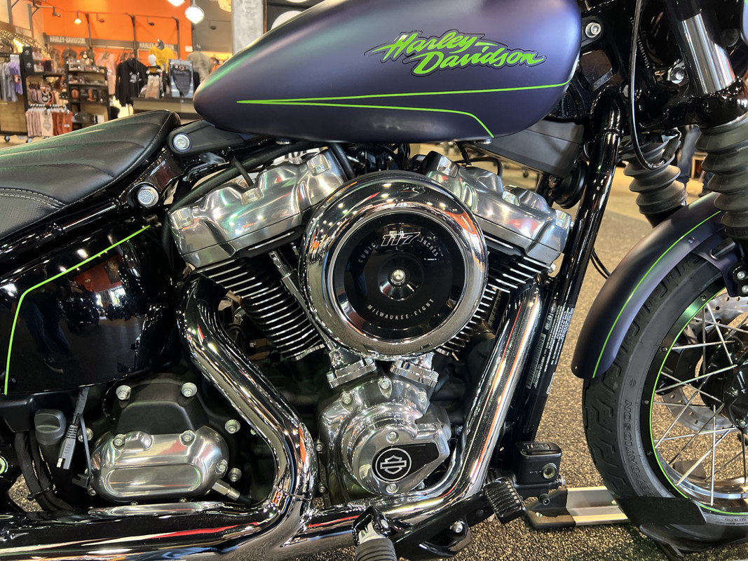 Street Bob®