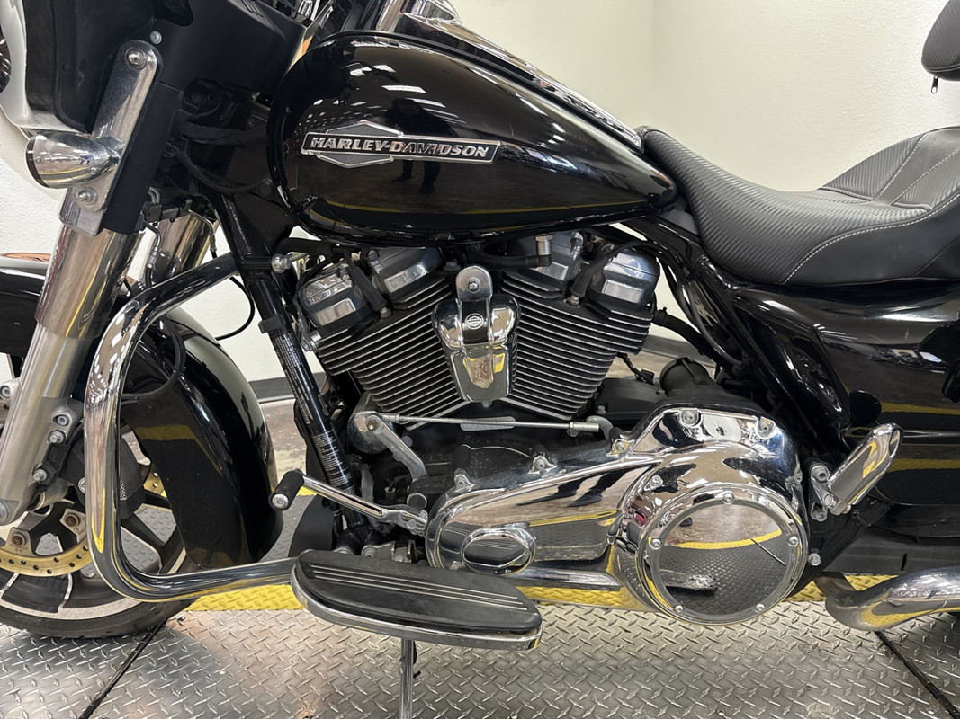 Street Glide®
