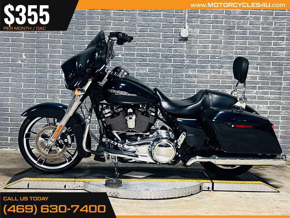 Street Glide®